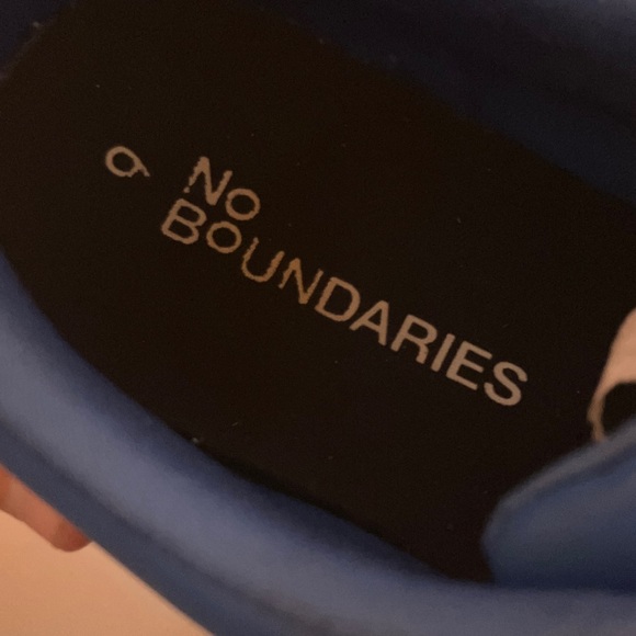 No Boundaries Blue and White Men's Sneakers - Picture 2 of 4